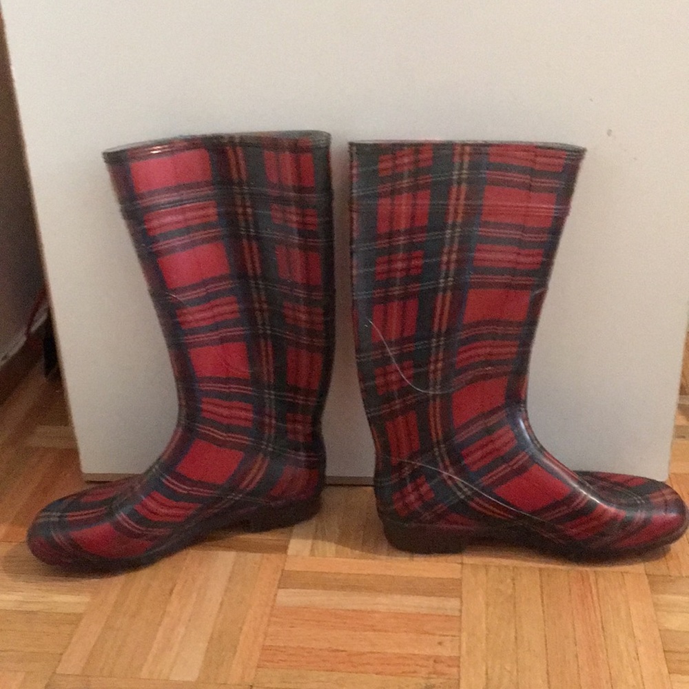 G&G rain boots.